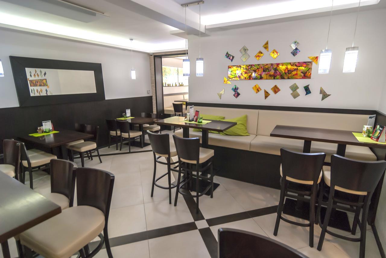 Fontana Pizzeria - Pension Чешка Будьовица Екстериор снимка